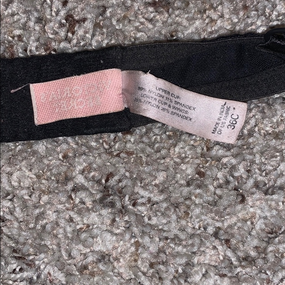 Victoria’s Secret - Picture 3 of 4